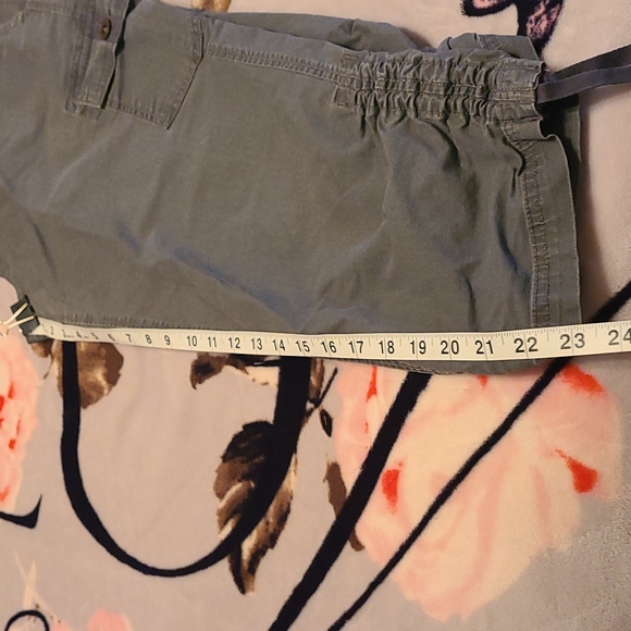 Eddie Bauer Adventurer Stretch Ripstop Cargo Capri - Picture 16 of 16